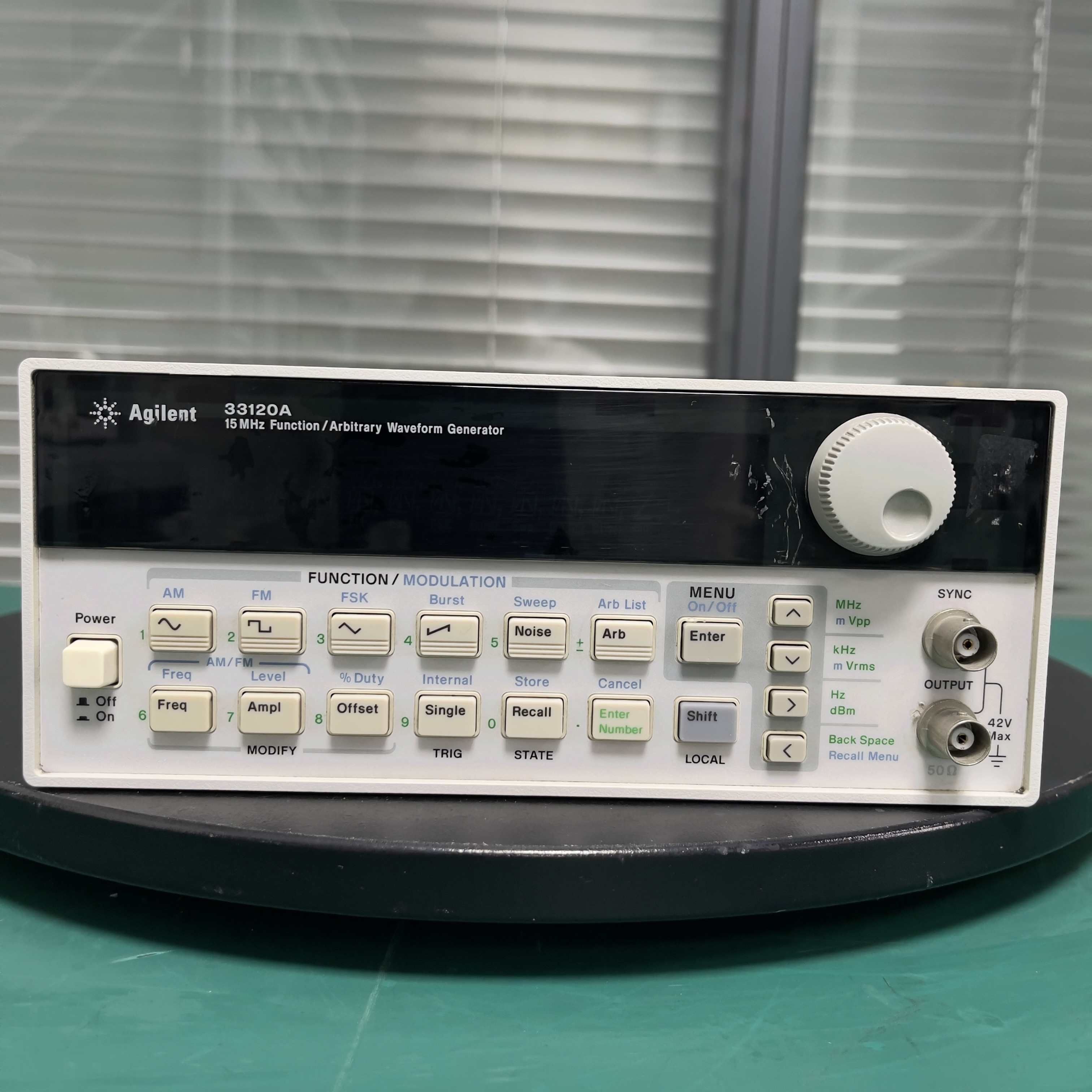 Agilent 33120A Function / Arbitrary Waveform Generator - 深圳市承